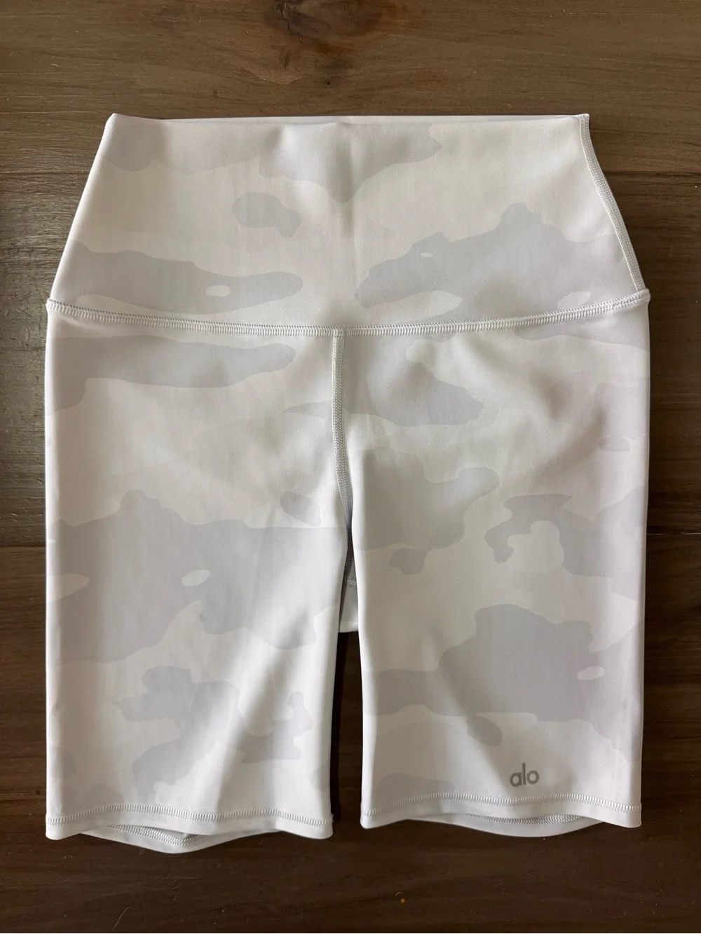 Alo Yoga High Waist Biker Shorts Women’s M White Grey Muted Camo